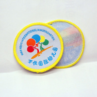 校服上的防偽校徽，特殊防偽紗線織造，可免費設計電子圖